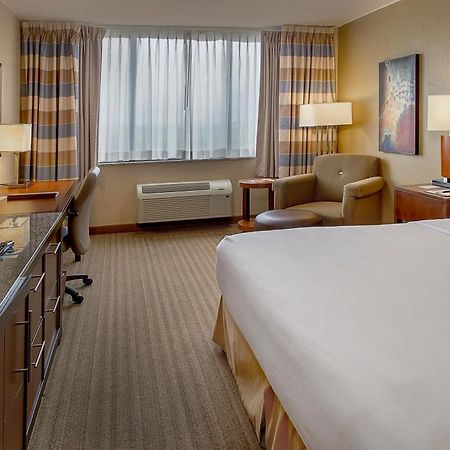 Отель Doubletree By Hilton St. Louis At Westport Мэриленд-Хайтс Экстерьер фото