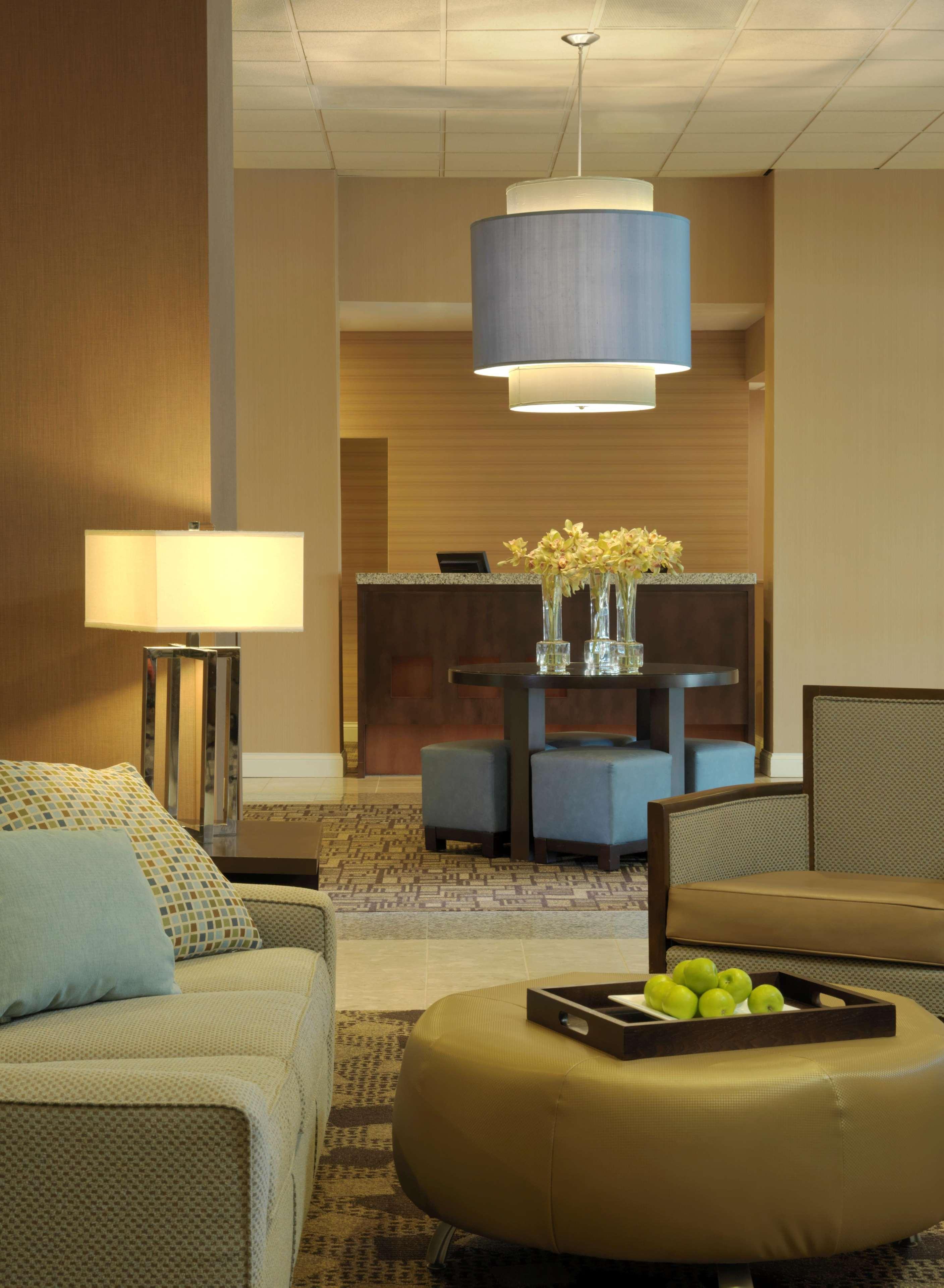 Отель Doubletree By Hilton St. Louis At Westport Мэриленд-Хайтс Экстерьер фото