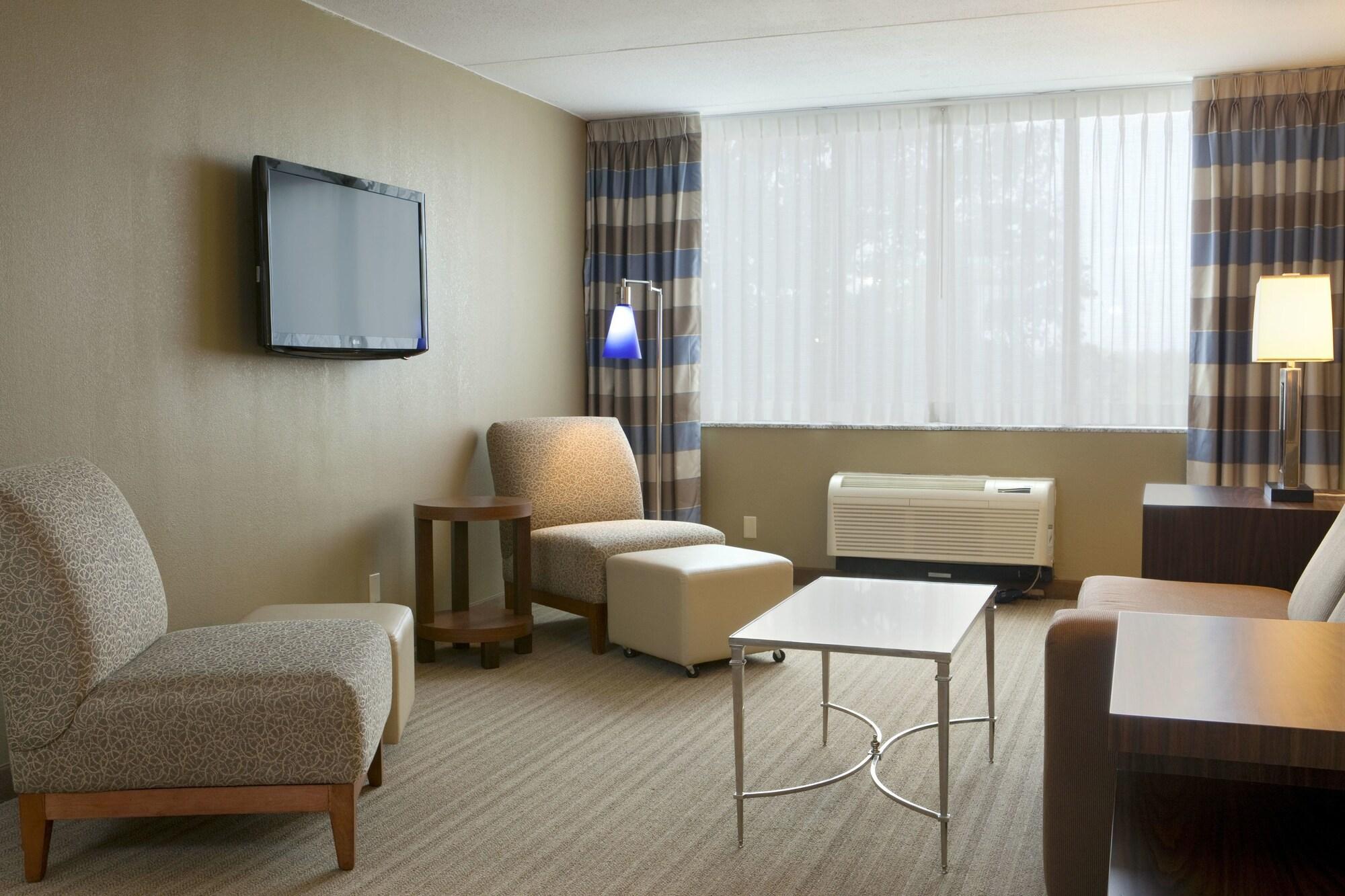 Отель Doubletree By Hilton St. Louis At Westport Мэриленд-Хайтс Экстерьер фото