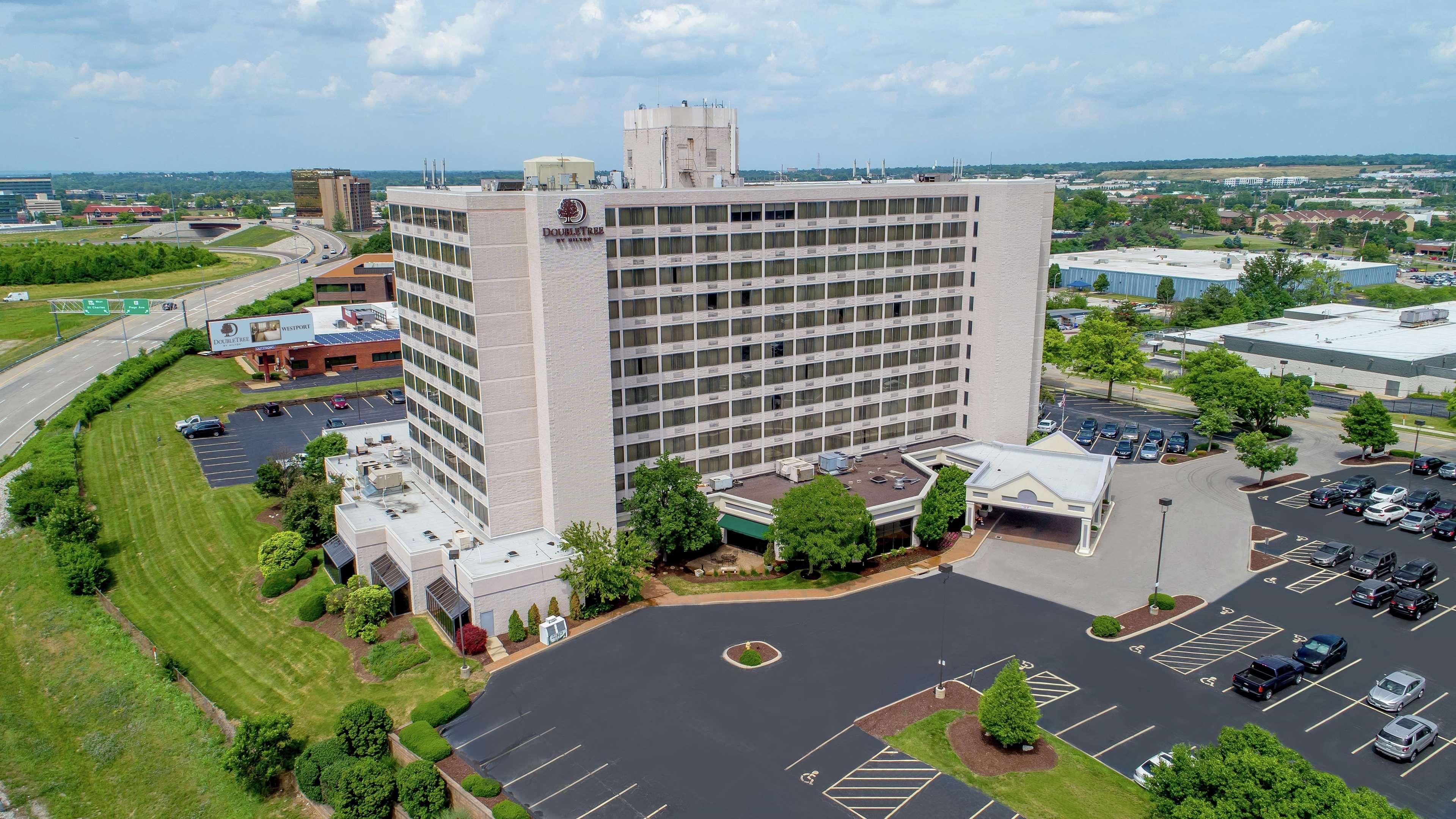 Отель Doubletree By Hilton St. Louis At Westport Мэриленд-Хайтс Экстерьер фото