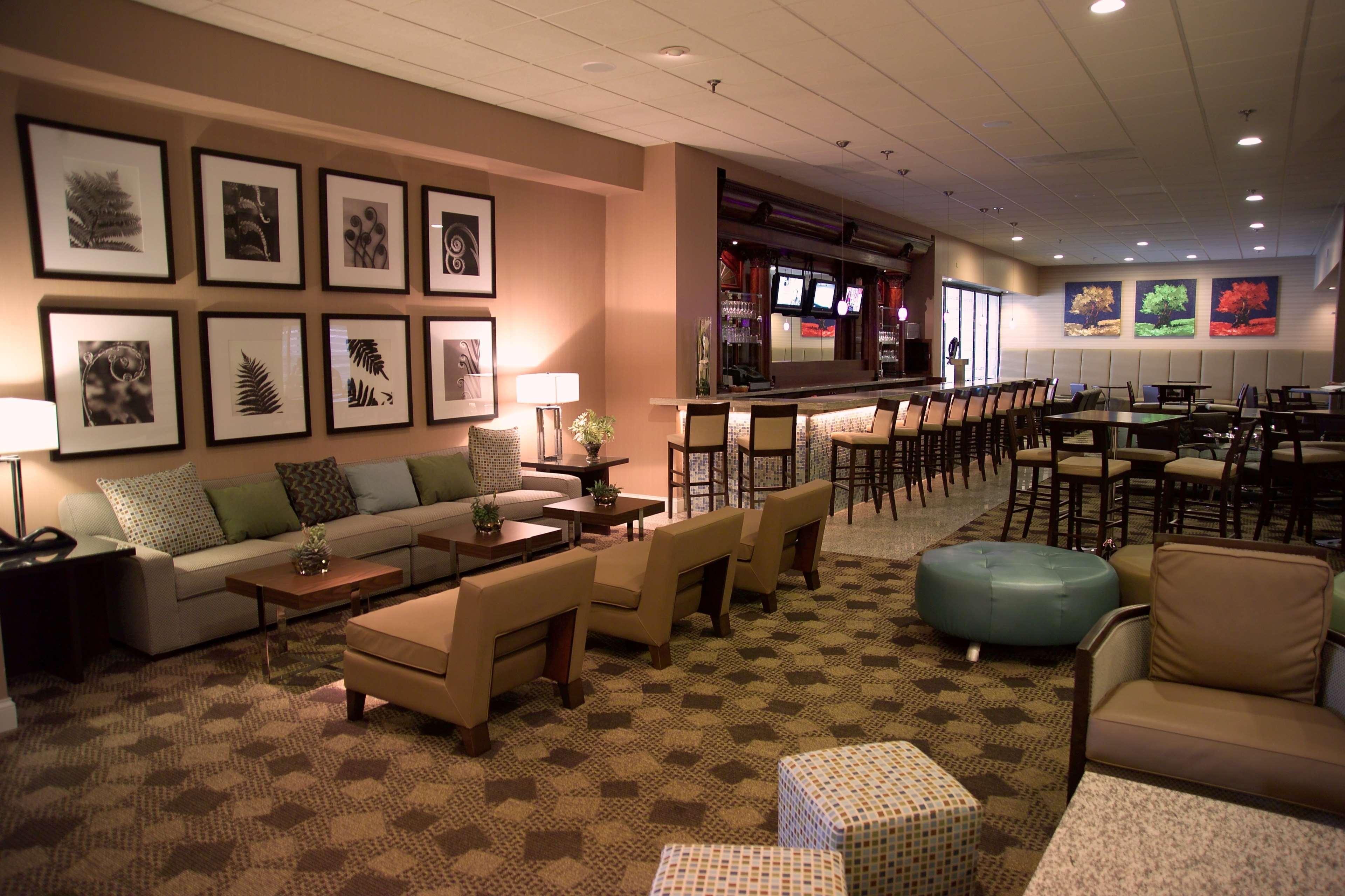 Отель Doubletree By Hilton St. Louis At Westport Мэриленд-Хайтс Экстерьер фото