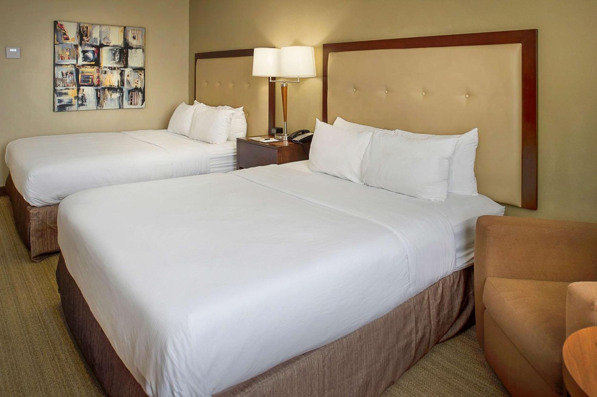 Отель Doubletree By Hilton St. Louis At Westport Мэриленд-Хайтс Экстерьер фото