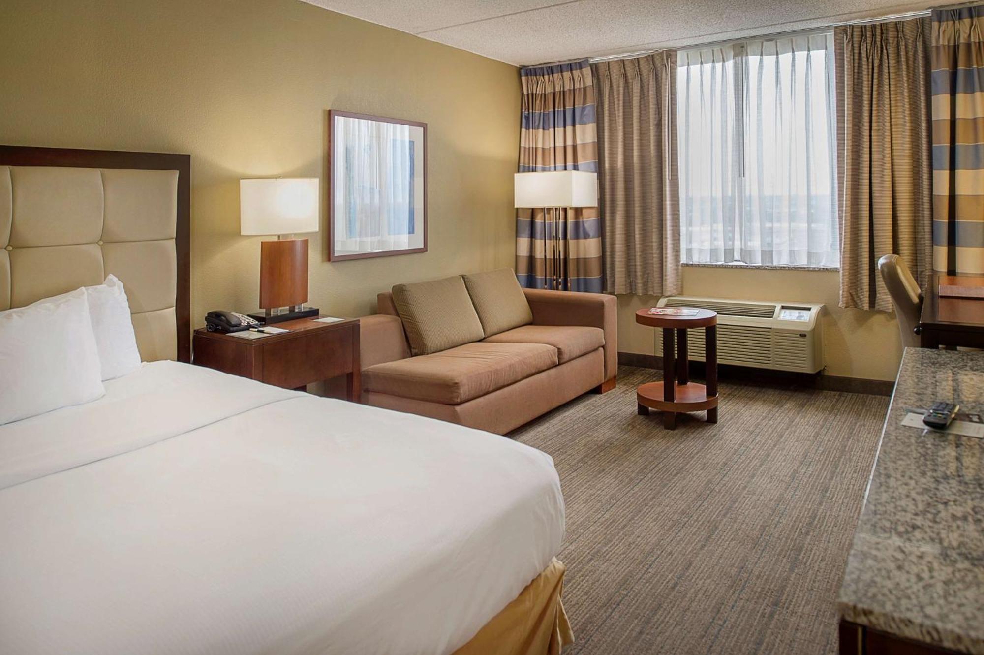Отель Doubletree By Hilton St. Louis At Westport Мэриленд-Хайтс Экстерьер фото