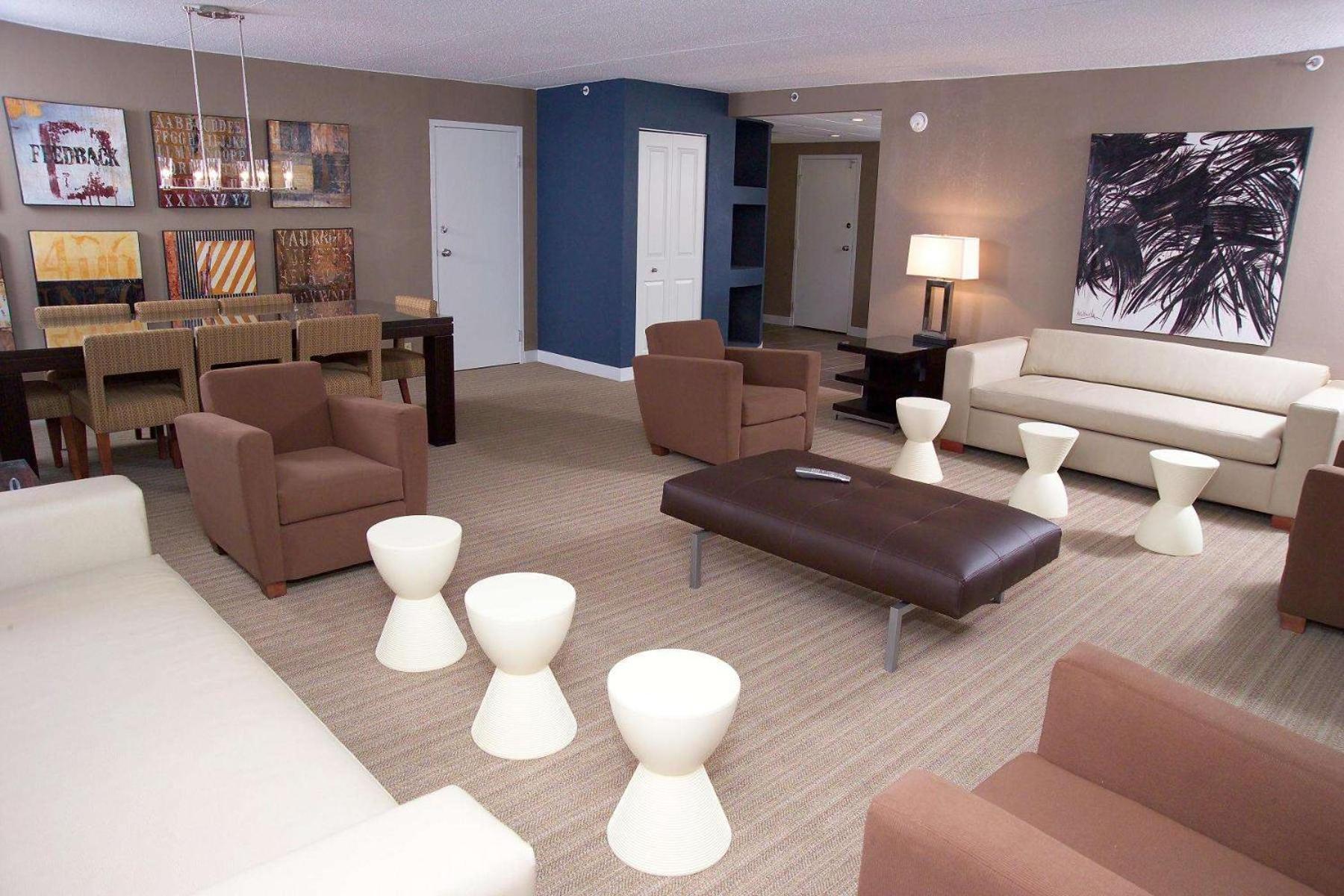 Отель Doubletree By Hilton St. Louis At Westport Мэриленд-Хайтс Экстерьер фото