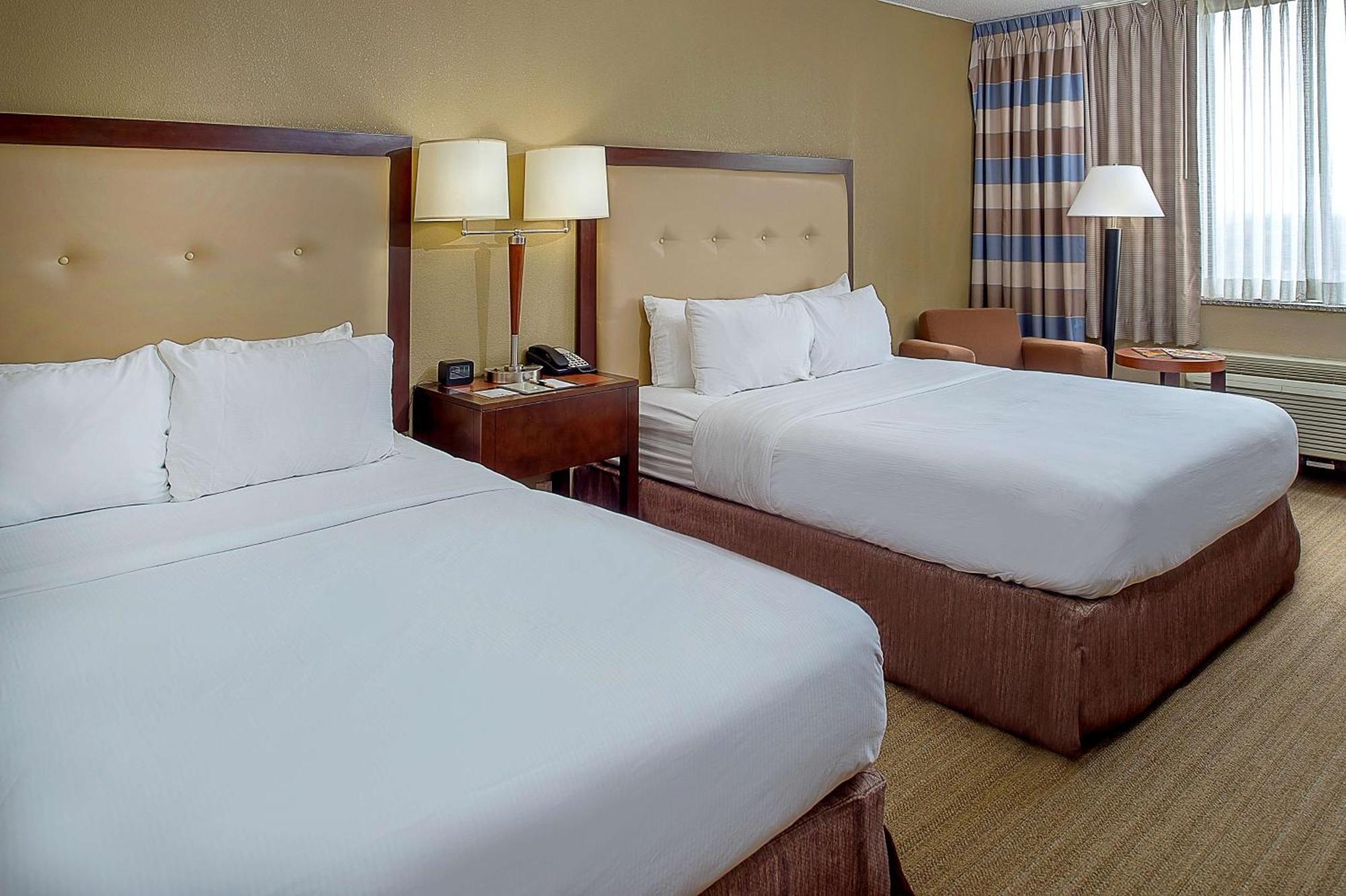 Отель Doubletree By Hilton St. Louis At Westport Мэриленд-Хайтс Экстерьер фото