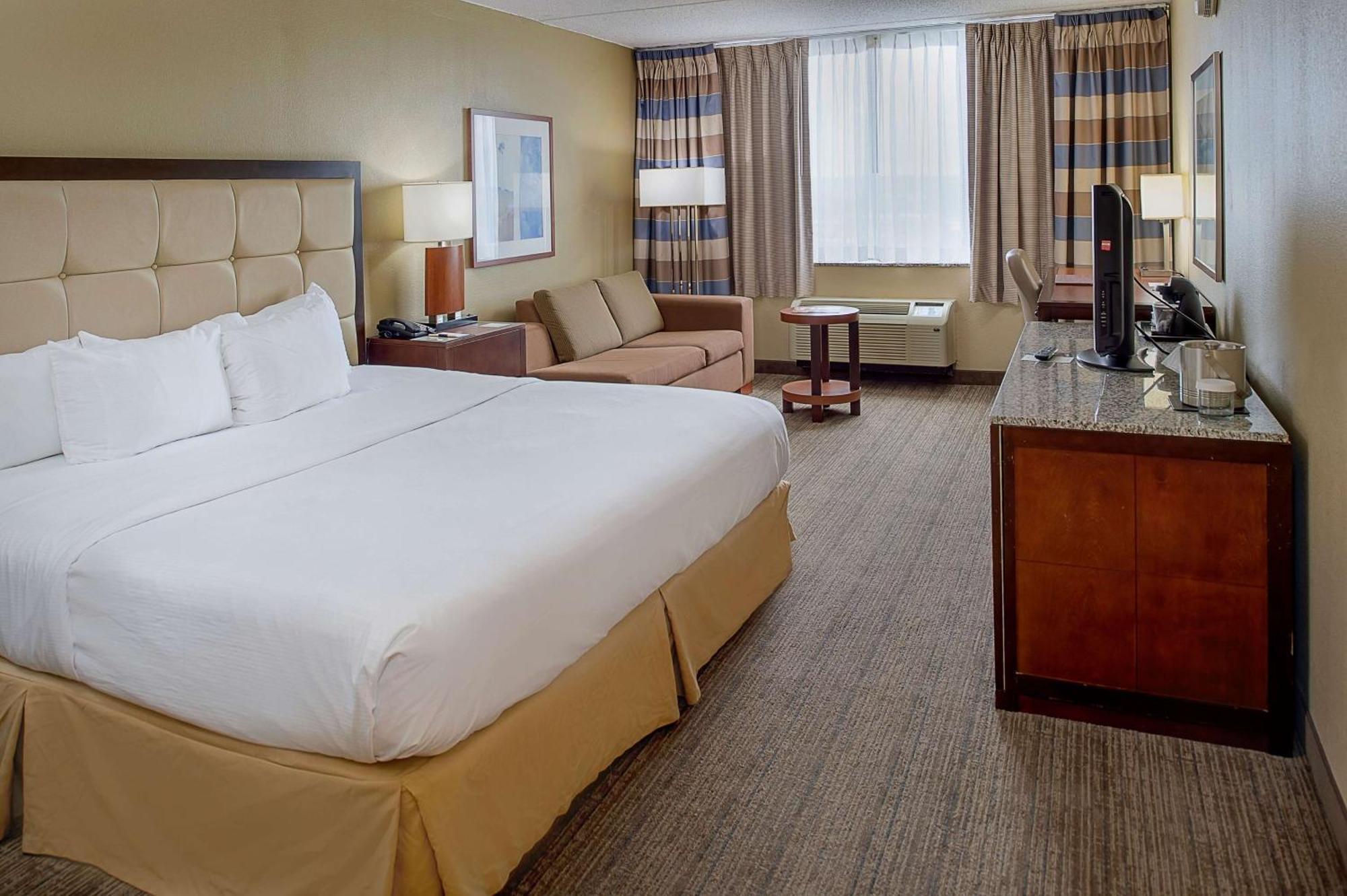 Отель Doubletree By Hilton St. Louis At Westport Мэриленд-Хайтс Экстерьер фото