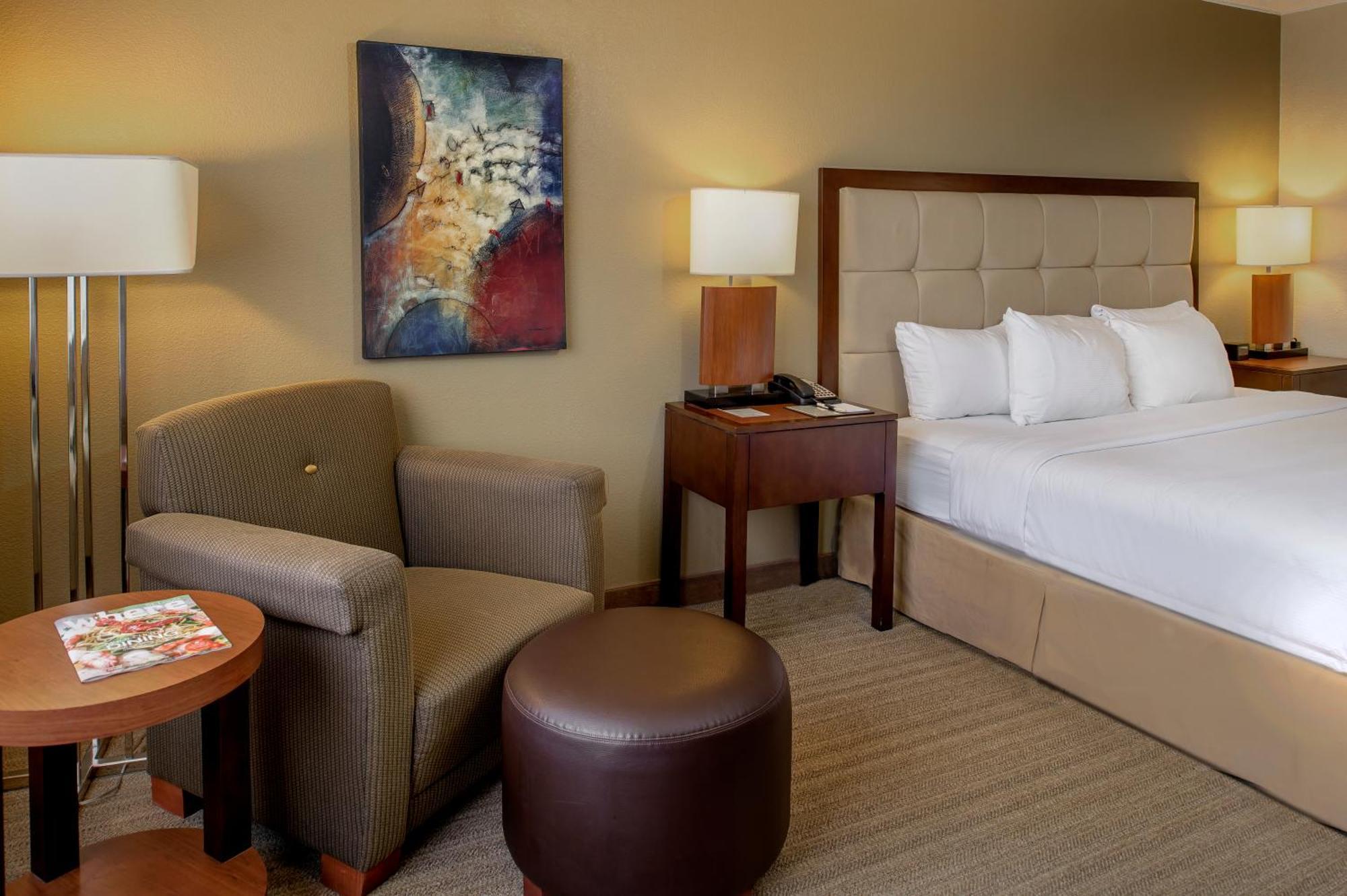 Отель Doubletree By Hilton St. Louis At Westport Мэриленд-Хайтс Экстерьер фото