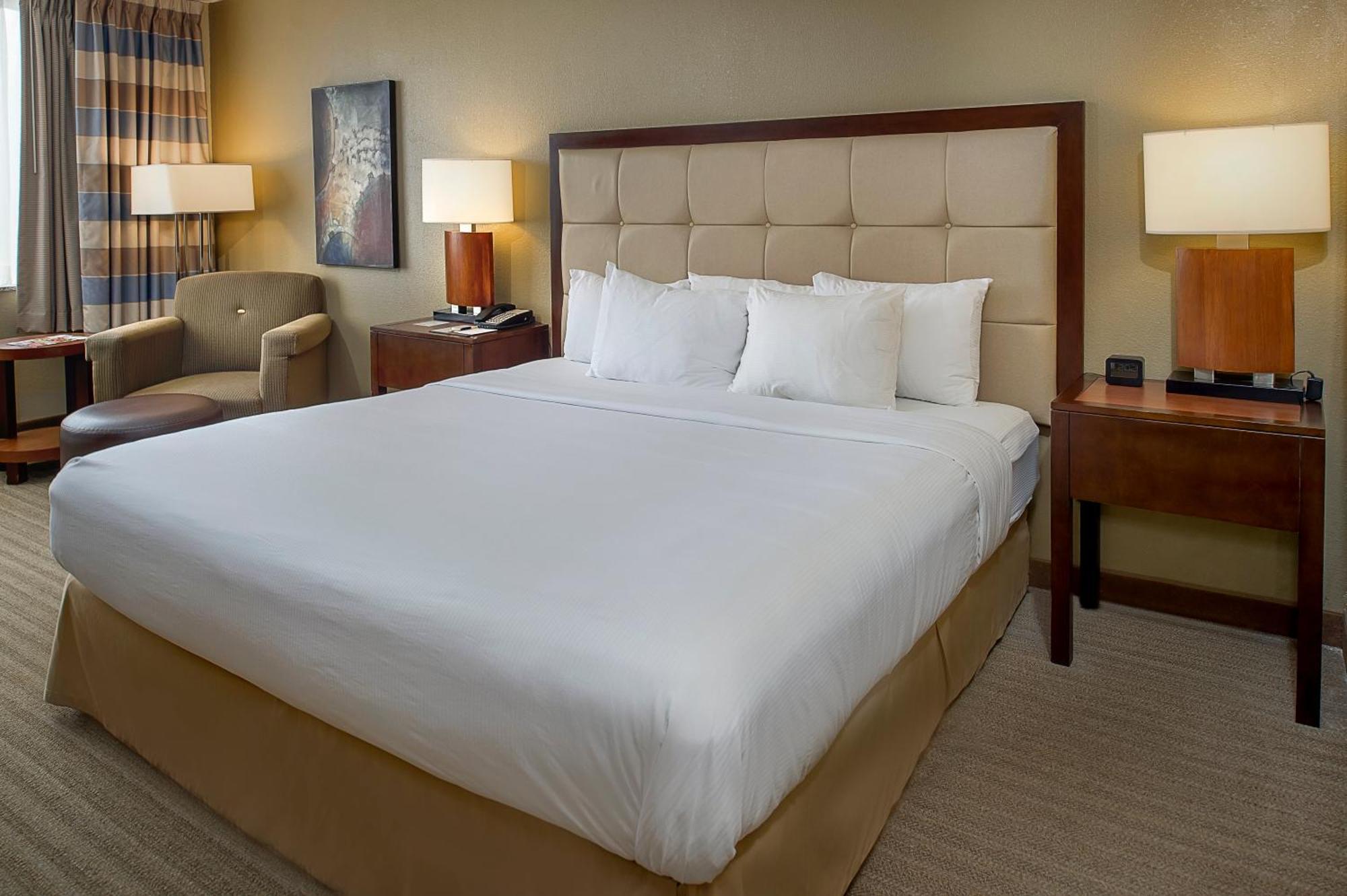 Отель Doubletree By Hilton St. Louis At Westport Мэриленд-Хайтс Экстерьер фото